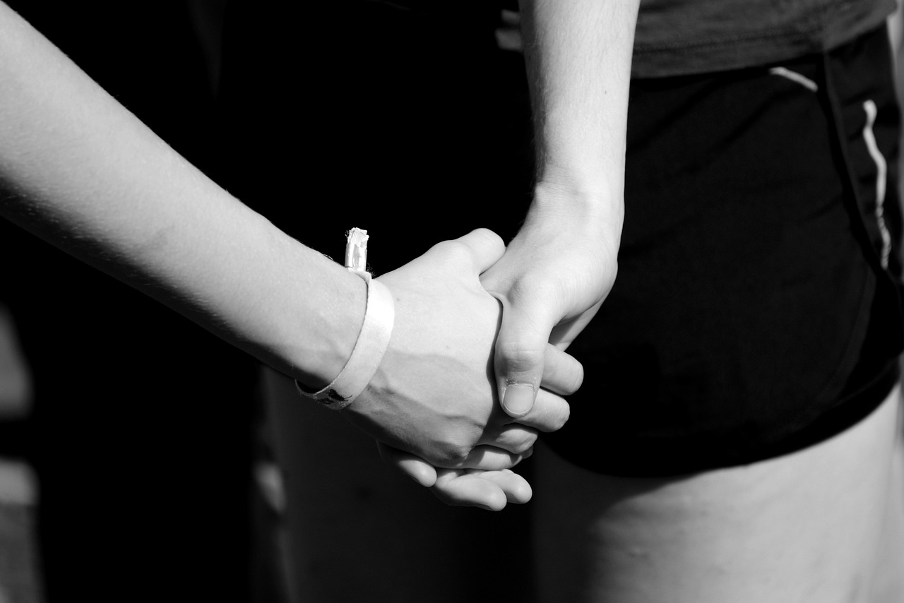 木盒红沉香（粗）：影视公司注册代理